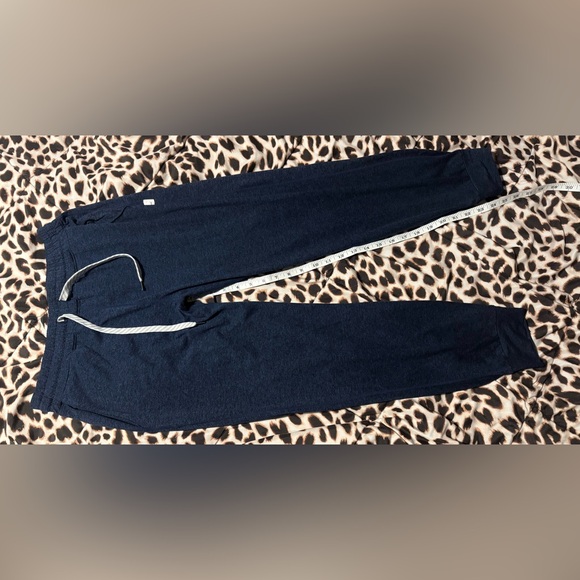 ✨Vuori Dark Blue Joggers✨ - Picture 6 of 7